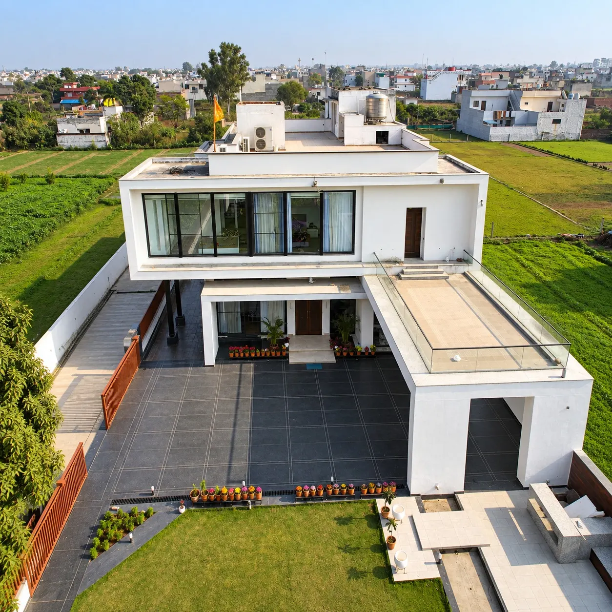 Contemporary Villa Residence photo 2